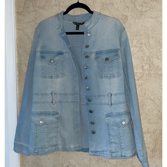 Baccini light blue denim long sleeve button down shirt Size Medium … - Picture 2 of 10